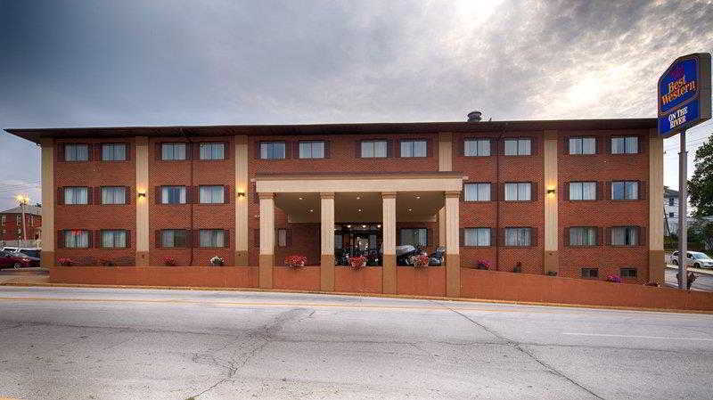 Best Western On The River Ханибал Екстериор снимка